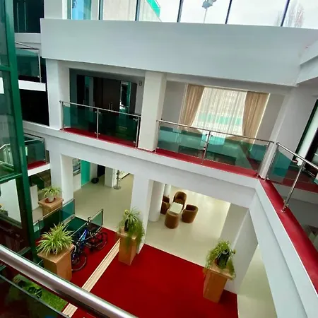 Laguna * מאמאיה